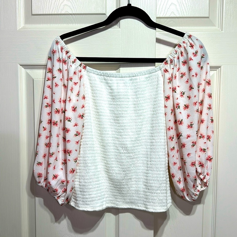 W by who wear what when where Peasant puff-sleeve floral blouse rouched SMALL